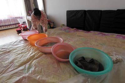 钟祥楼上漏水，住户失联，小区没物管，业主维权难！律师来支招……